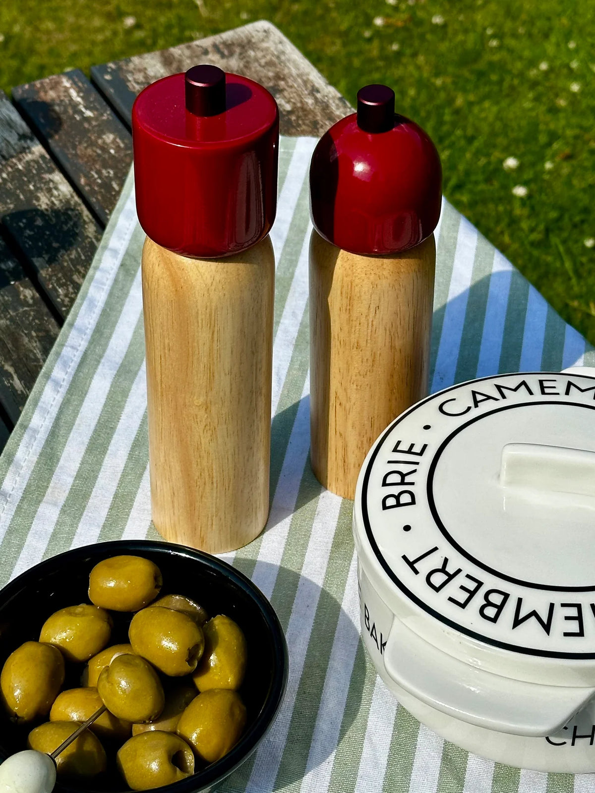 Maegen - Salt & Pepper Grinder, Red & Red