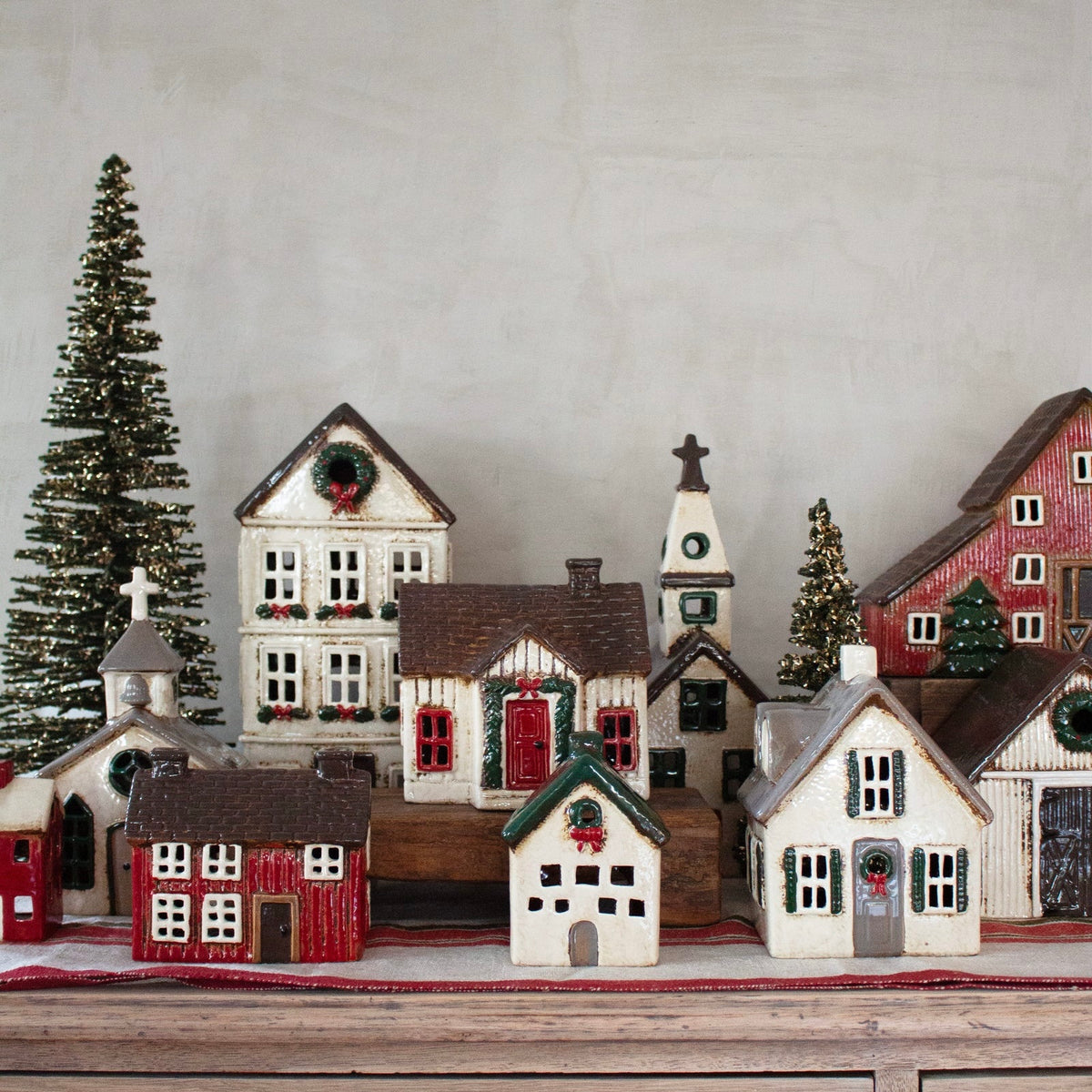Nordgard Tea Light Village - Stable with Wreath