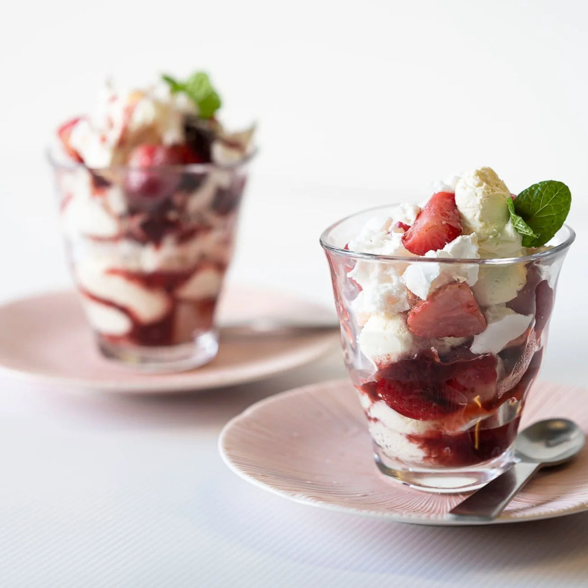 The Food Republic - Cranberry Mini Pavlovas