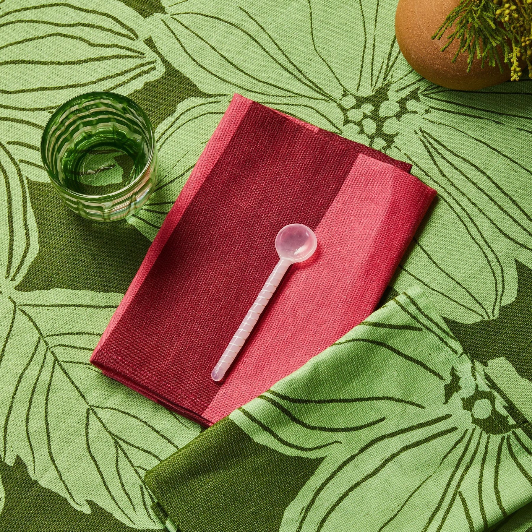 Bonnie & Neil - Swirl Glass Teaspoon, Pink - The Flower Crate