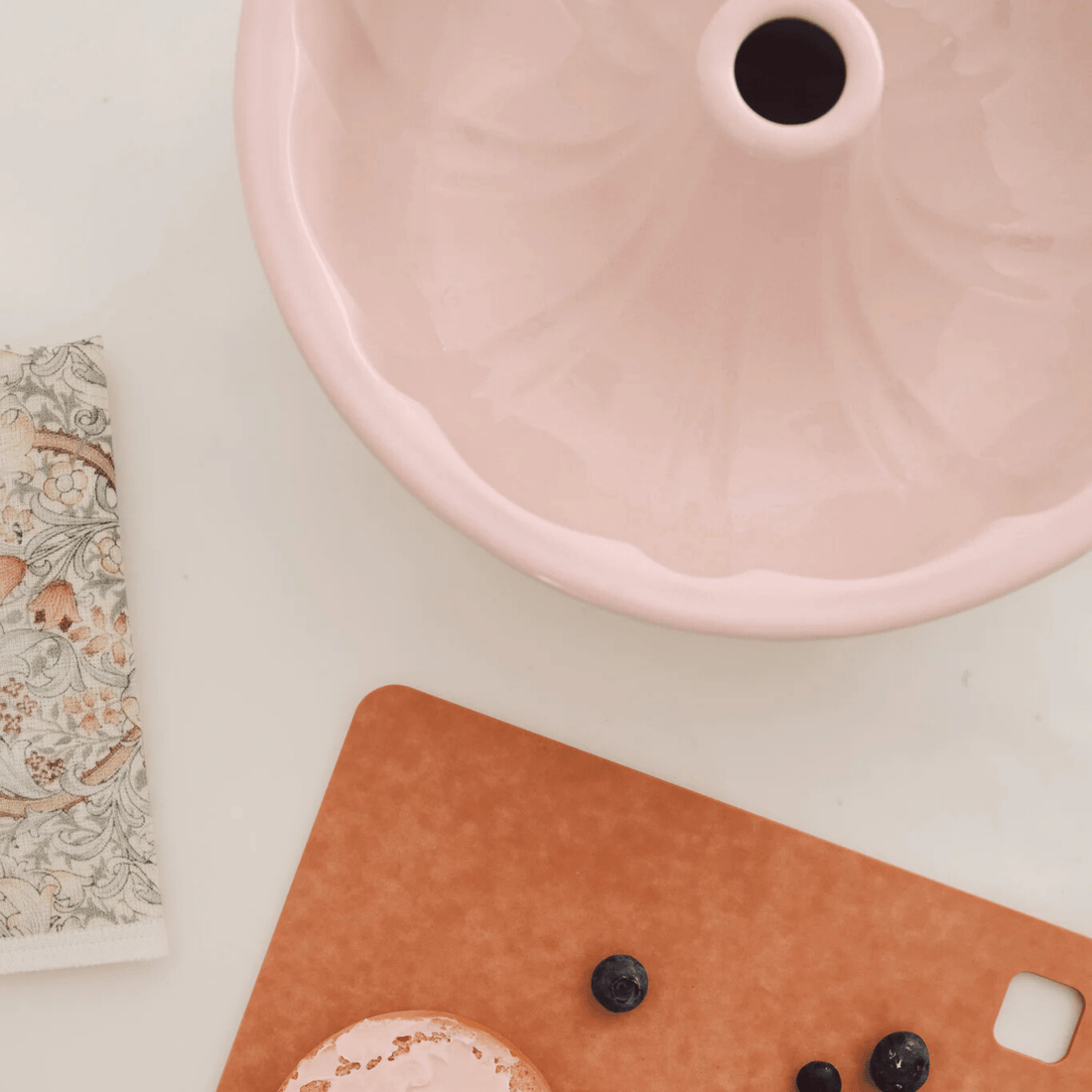 Dishy - Clay Pink Enamel Bundt Pan - The Flower Crate