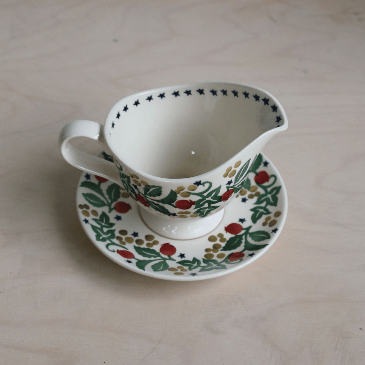Emma Bridgewater - Rosehip & Ivy Jug and Gravy Saucer - The Flower Crate