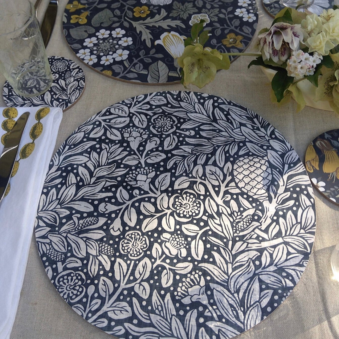 Kauri & Ramarama Round Placemat - The Flower Crate