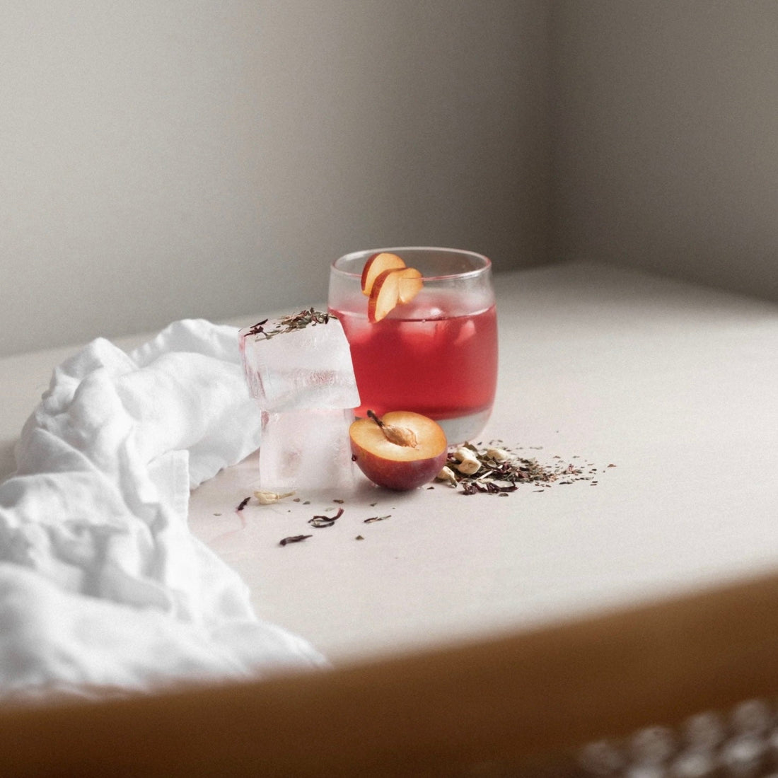 Mayde Tea - Hibiscus Lemon Myrtle Iced Tea - The Flower Crate