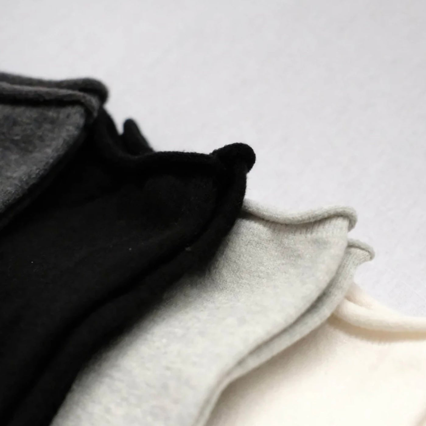 Nishiguchi Kutsushita Socks - Cashmere Praha - The Flower Crate