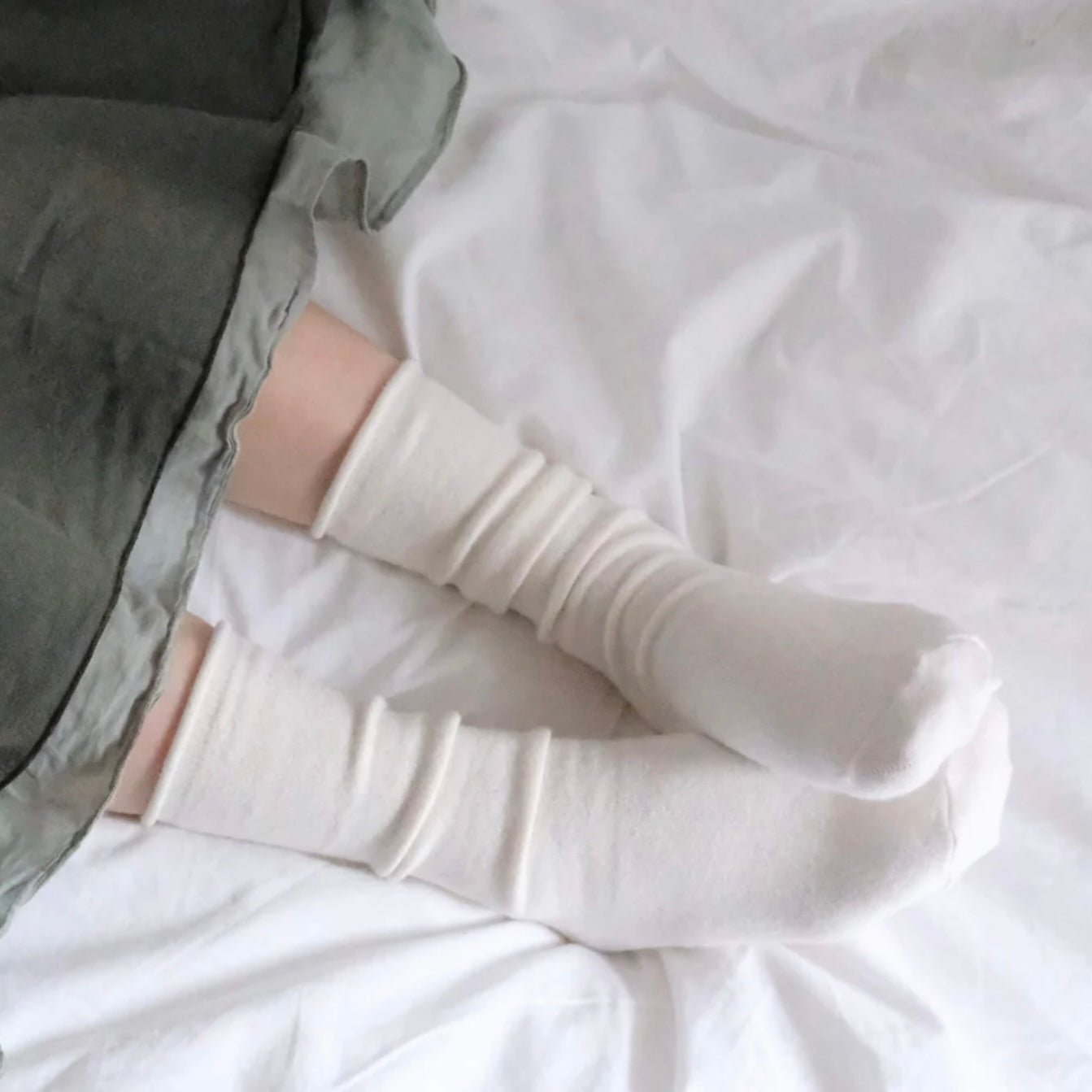 Nishiguchi Kutsushita Socks - Cashmere Praha - The Flower Crate