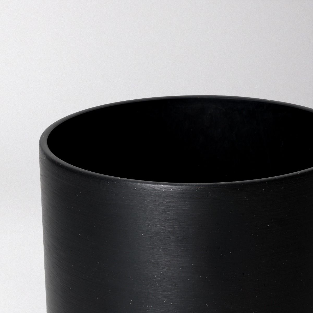 Portland Pot - Recycled Plastic, Black - The Flower Crate