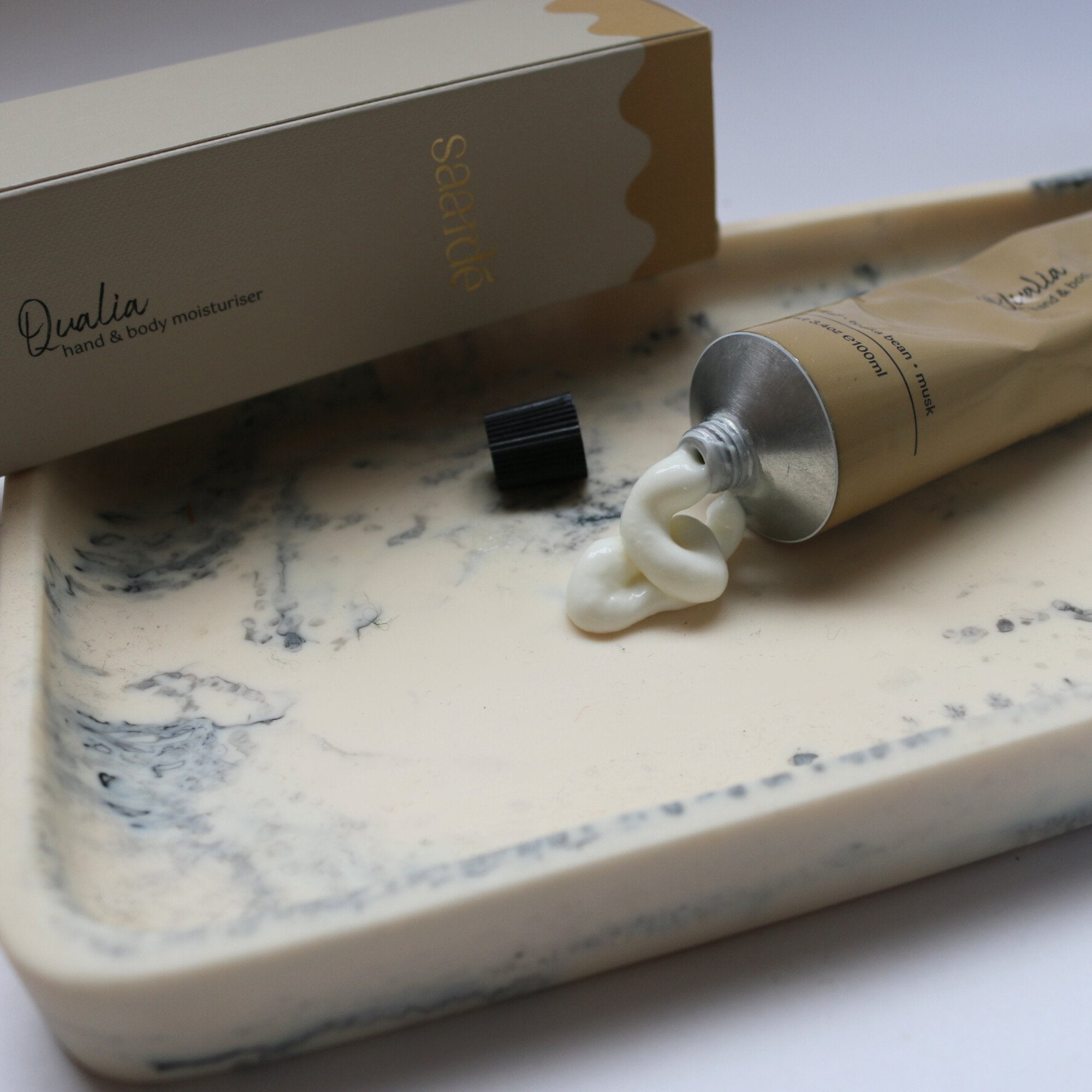 Saardé - Hand & Body Moisturiser, Qualia - The Flower Crate