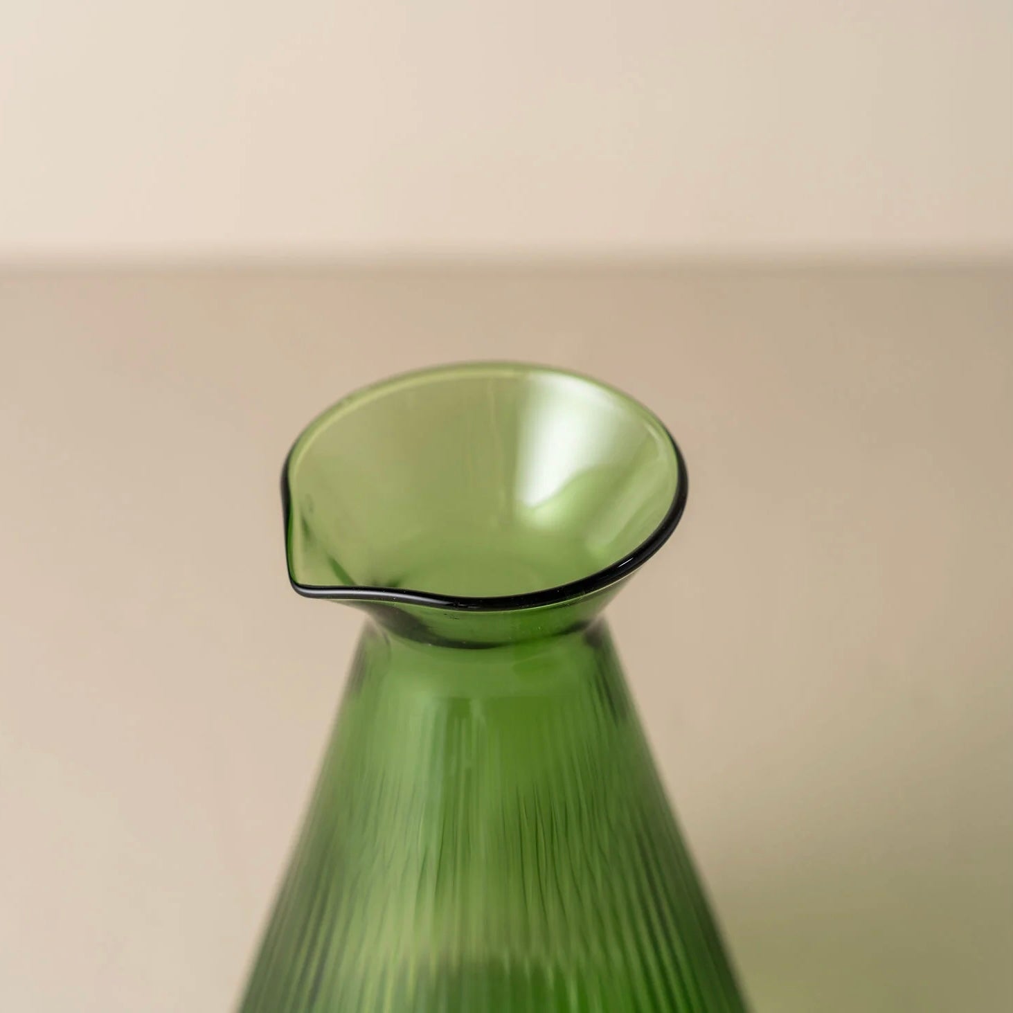 Saardé - Kairos Angular Carafe, Green - The Flower Crate