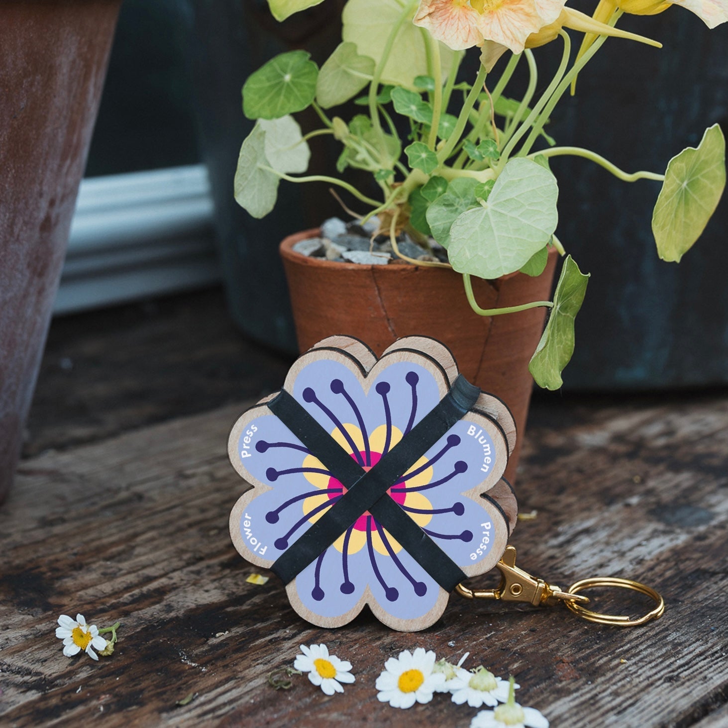 Studio Wald - Keyring Flower Press - The Flower Crate
