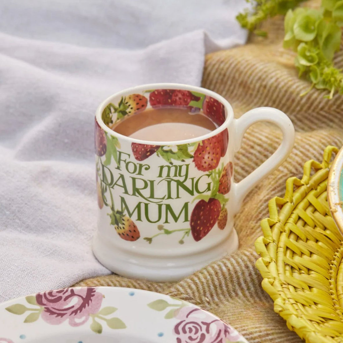 Emma Bridgewater - Strawberries Darling Mum ½ Pint Mug - The Flower Crate