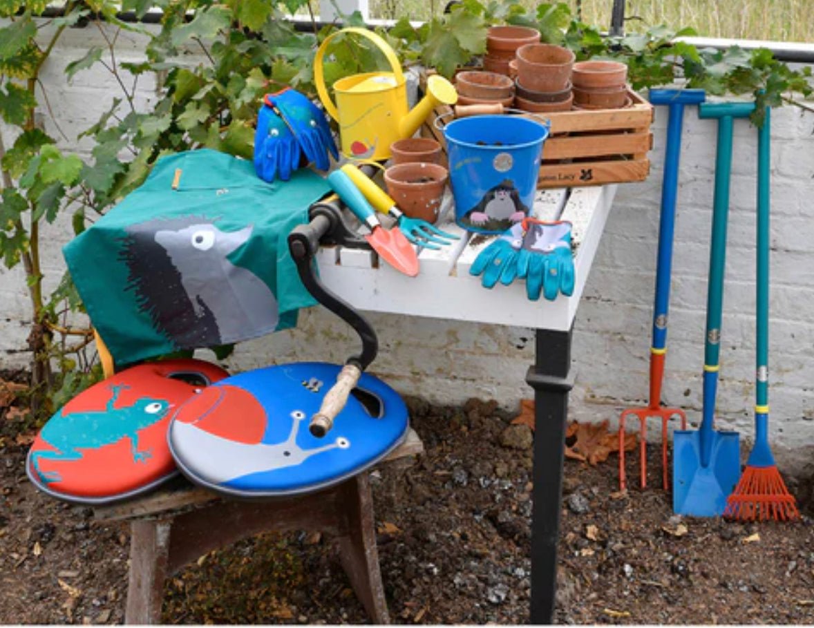 National Trust - Get Me Gardening Snail Kneeler - The Flower Crate