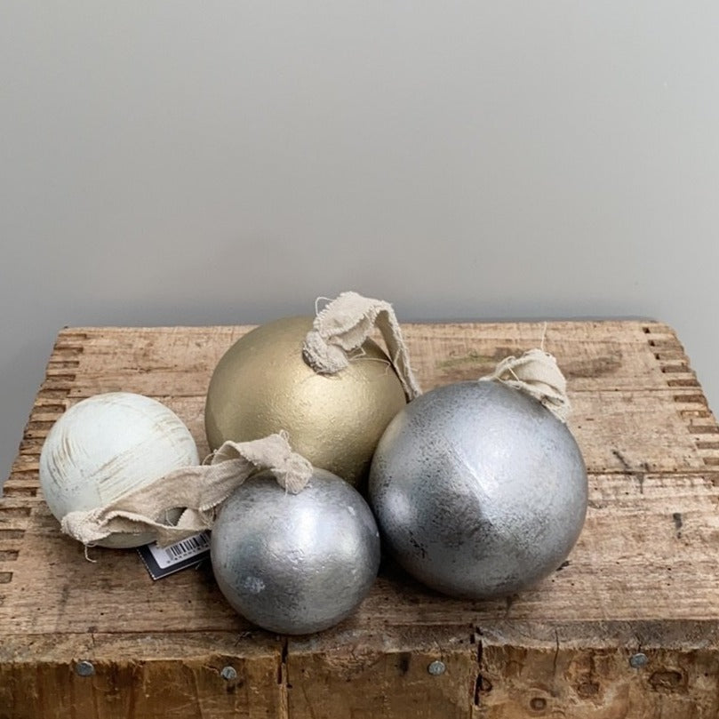 Wooden Christmas Bauble - The Flower Crate