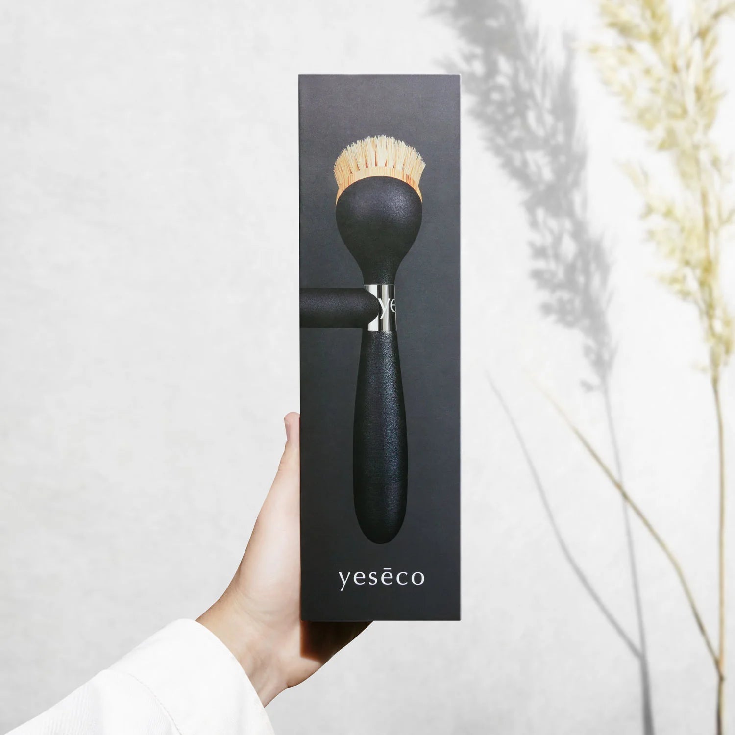 Yesēco - The ONE Brush - The Flower Crate