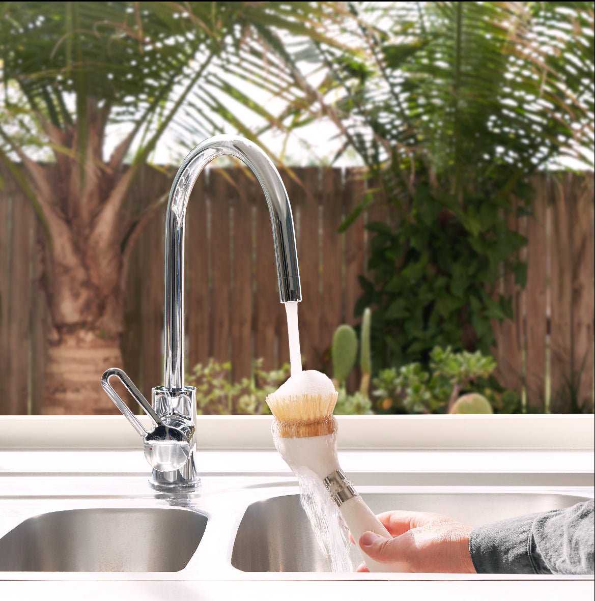 Yesēco - The ONE Brush - The Flower Crate