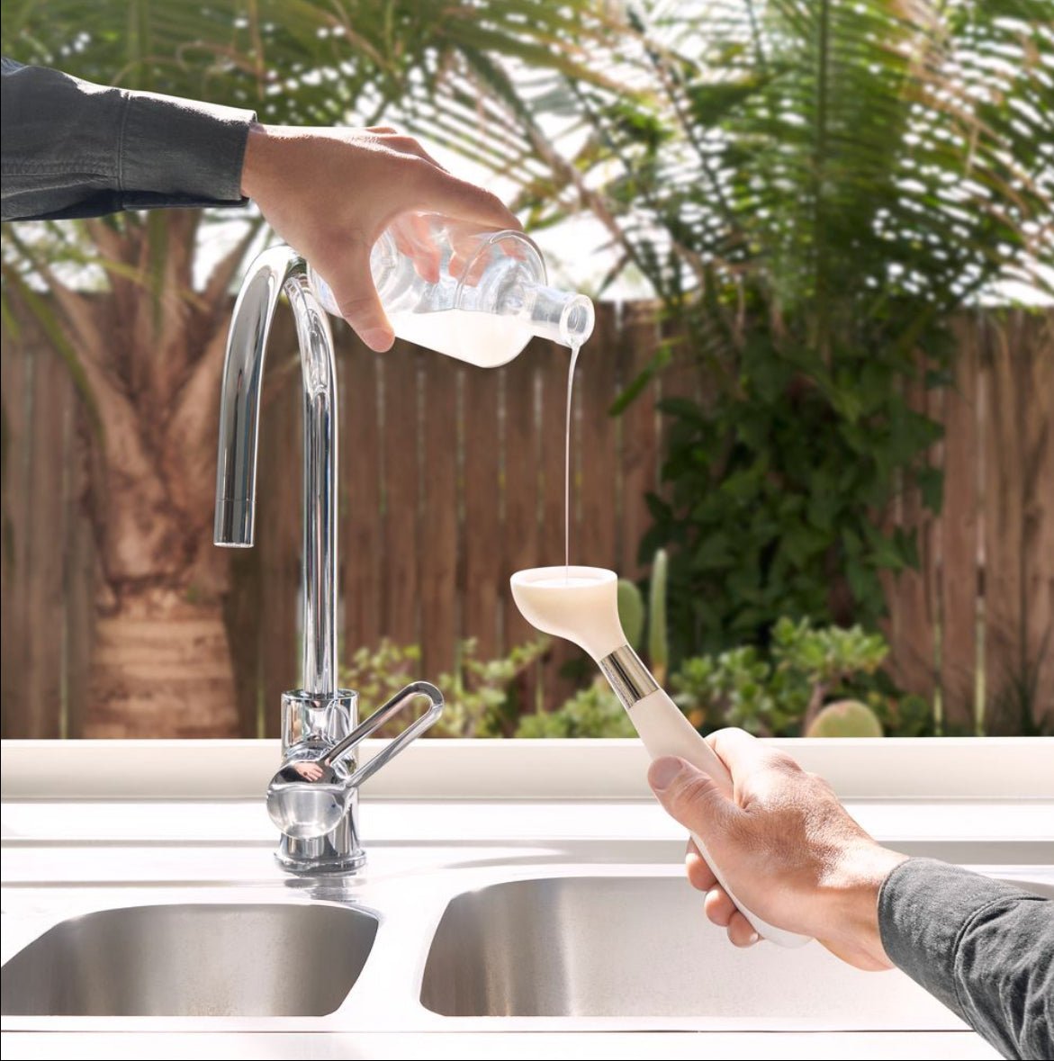 Yesēco - The ONE Brush - The Flower Crate