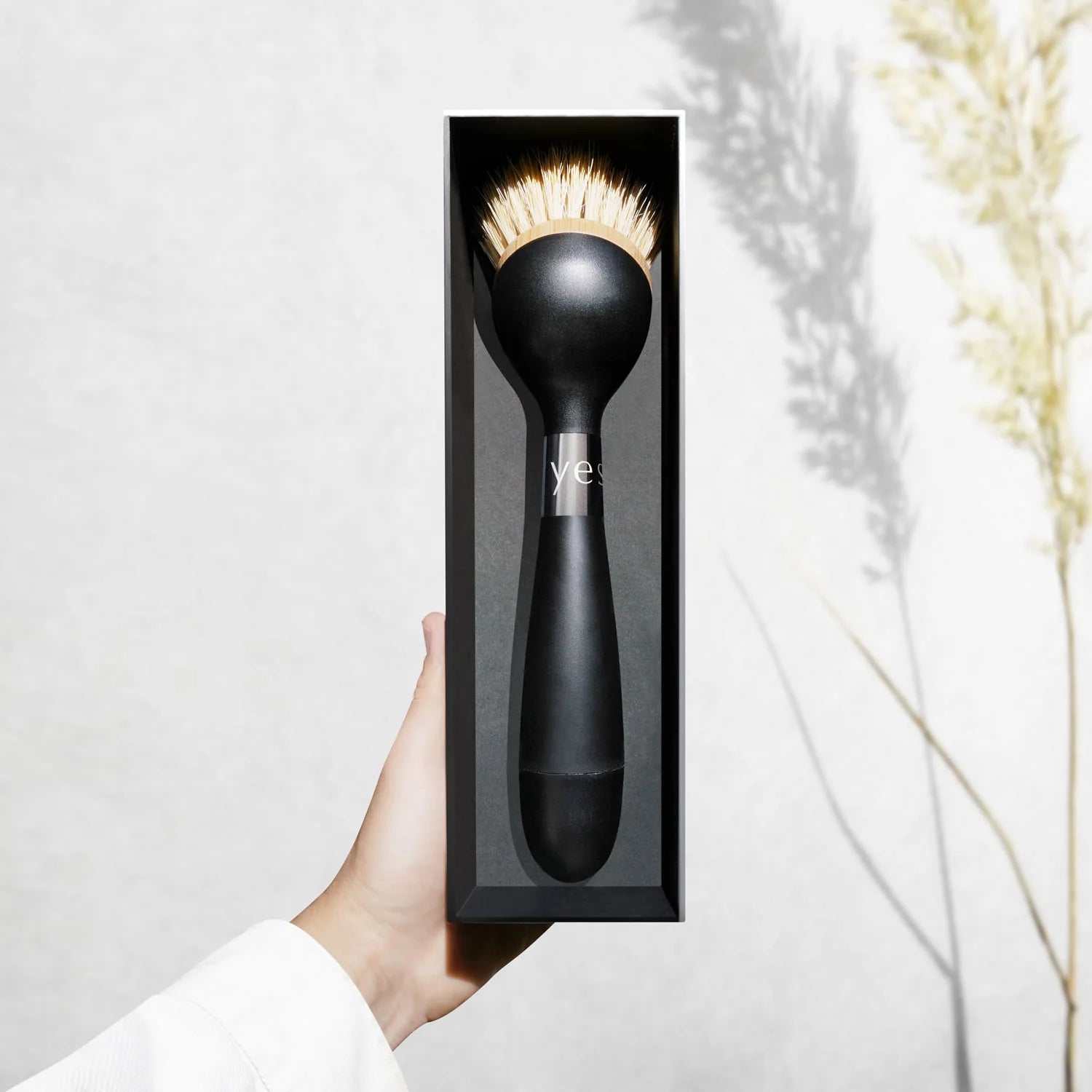 Yesēco - The ONE Brush - The Flower Crate