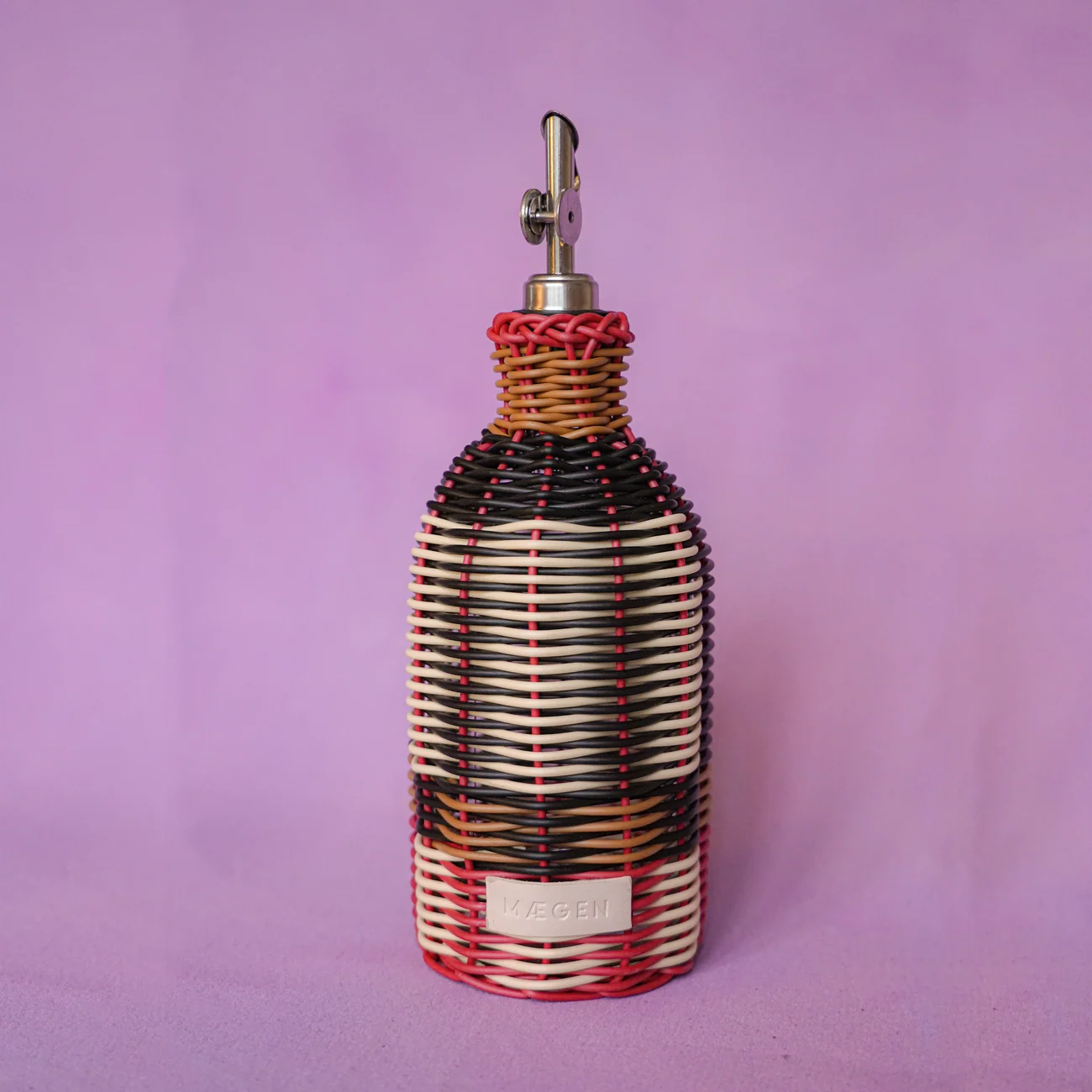 Maegen - Woven Oil Pourer, Black &amp; Tan