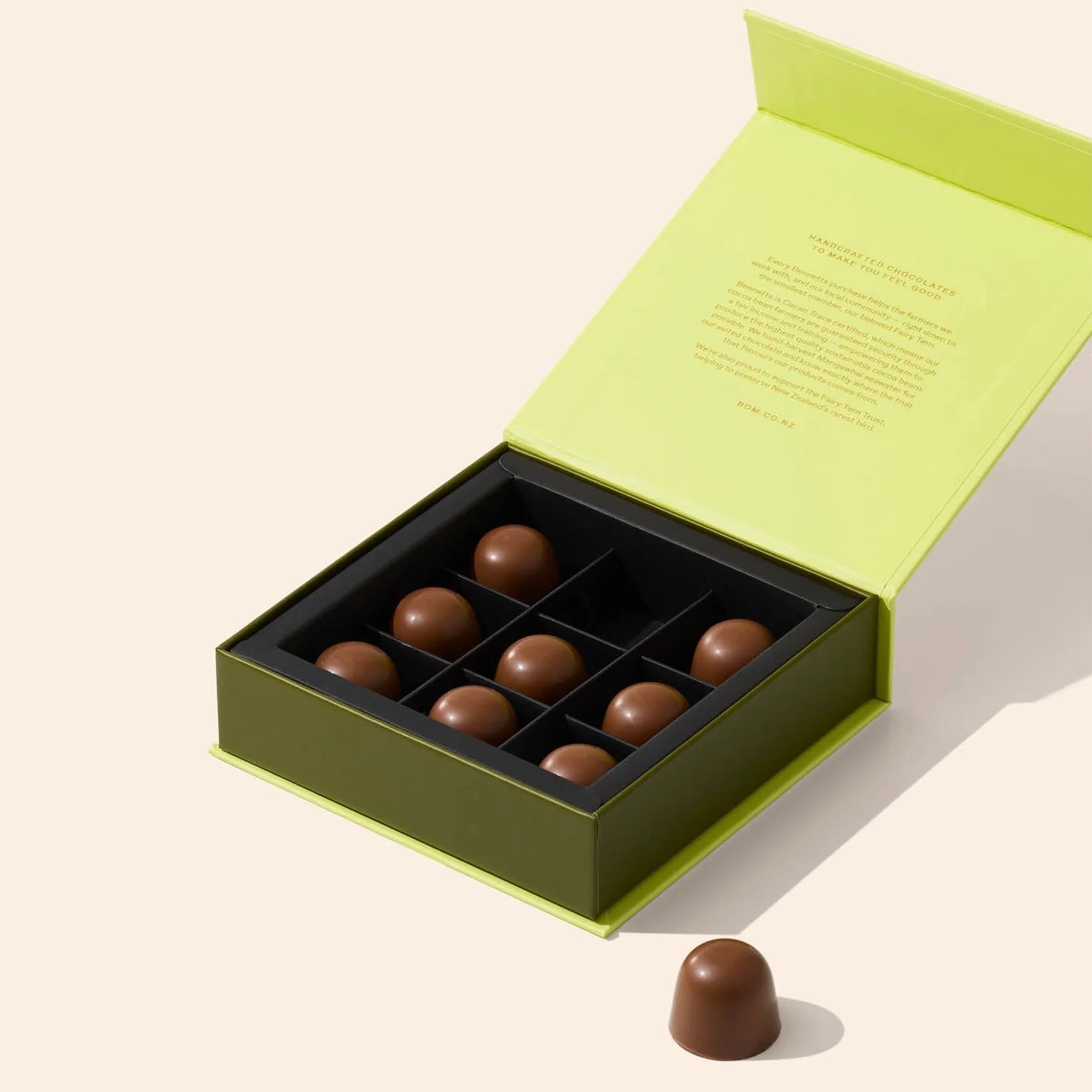 Bennetts - 9 Crispy Salted Caramel Praline in Milk Chocolate - The Flower Crate