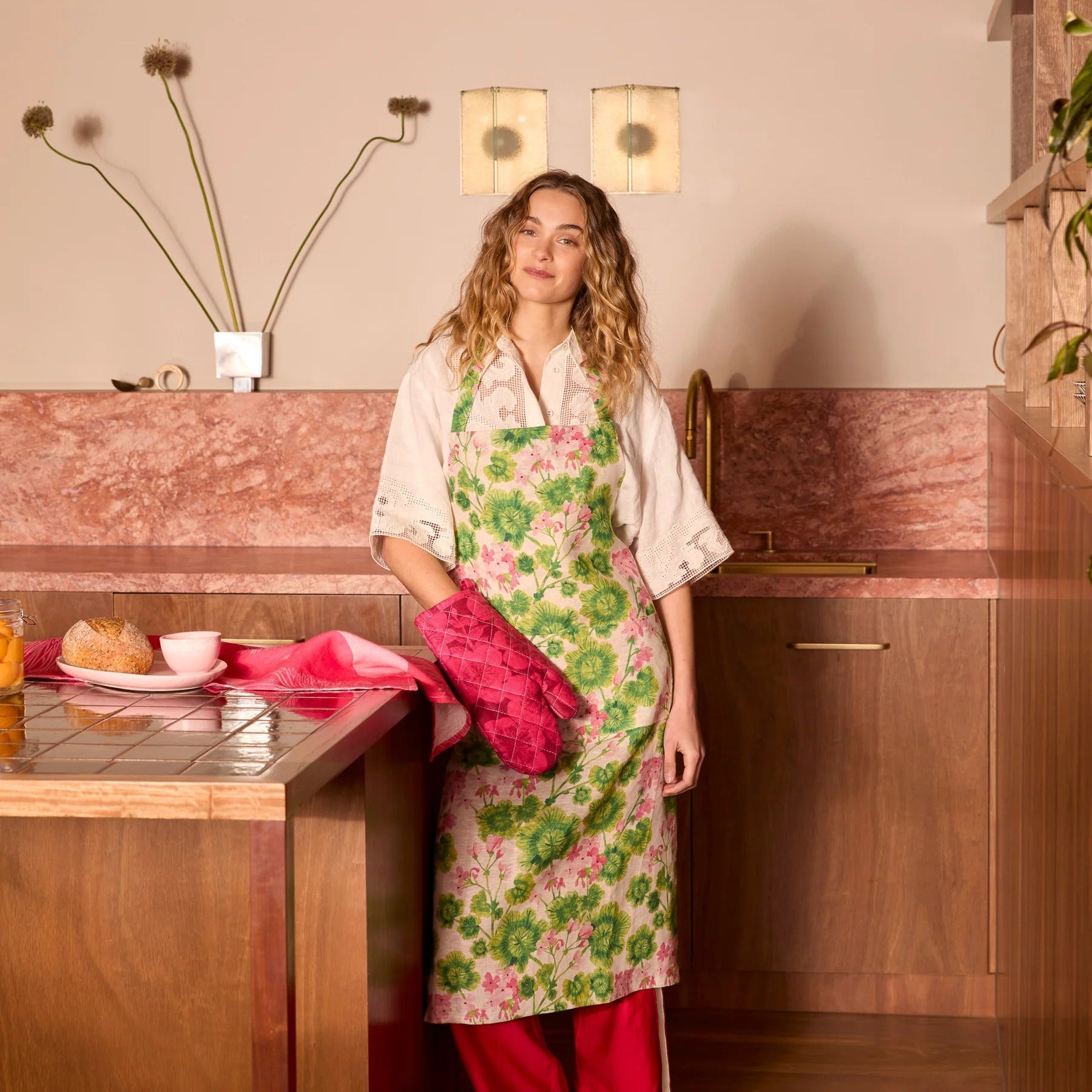 Bonnie &amp; Neil - Jardin Cerise Oven Mitt - The Flower Crate