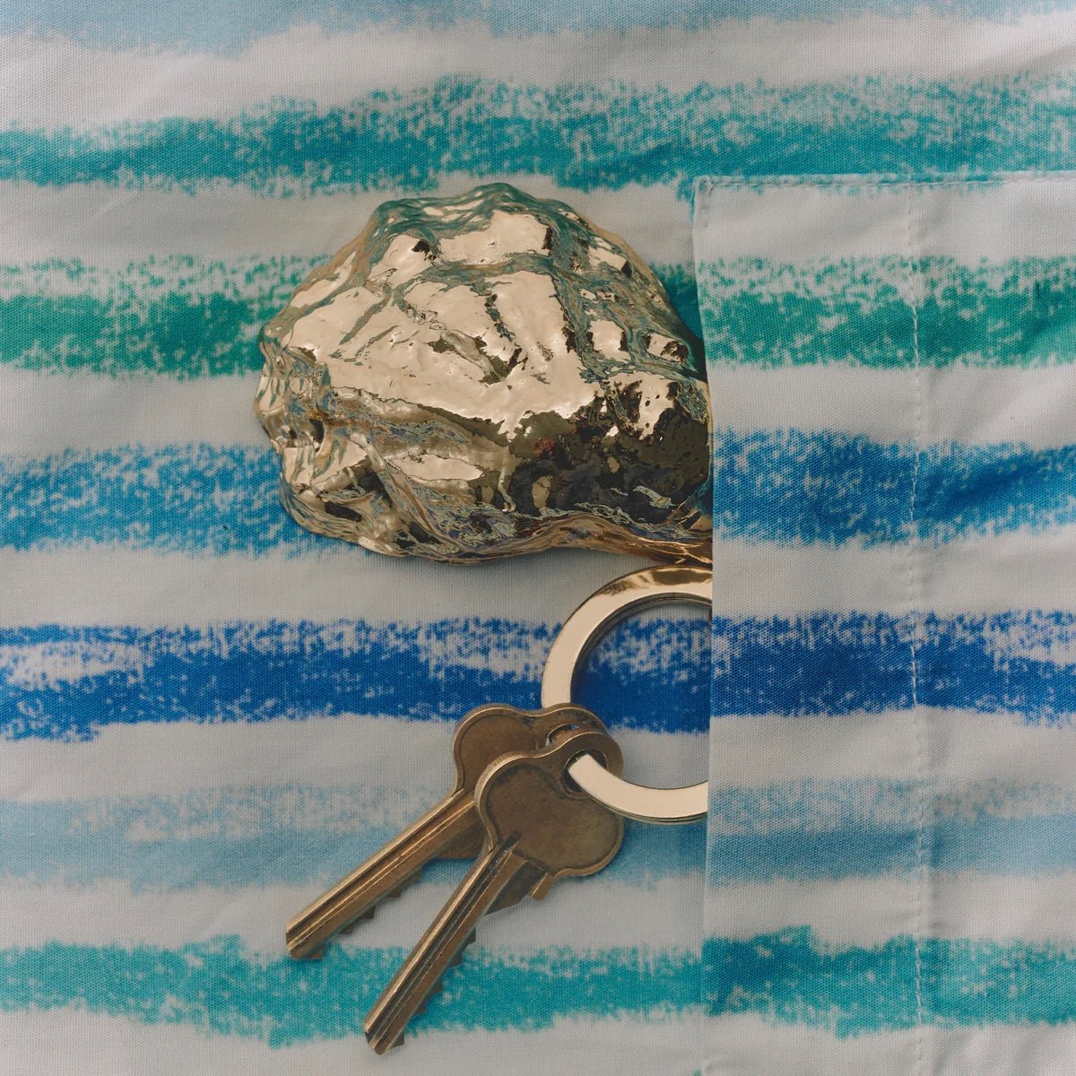 Corey Ashford - Oyster Keyring, Gold - The Flower Crate