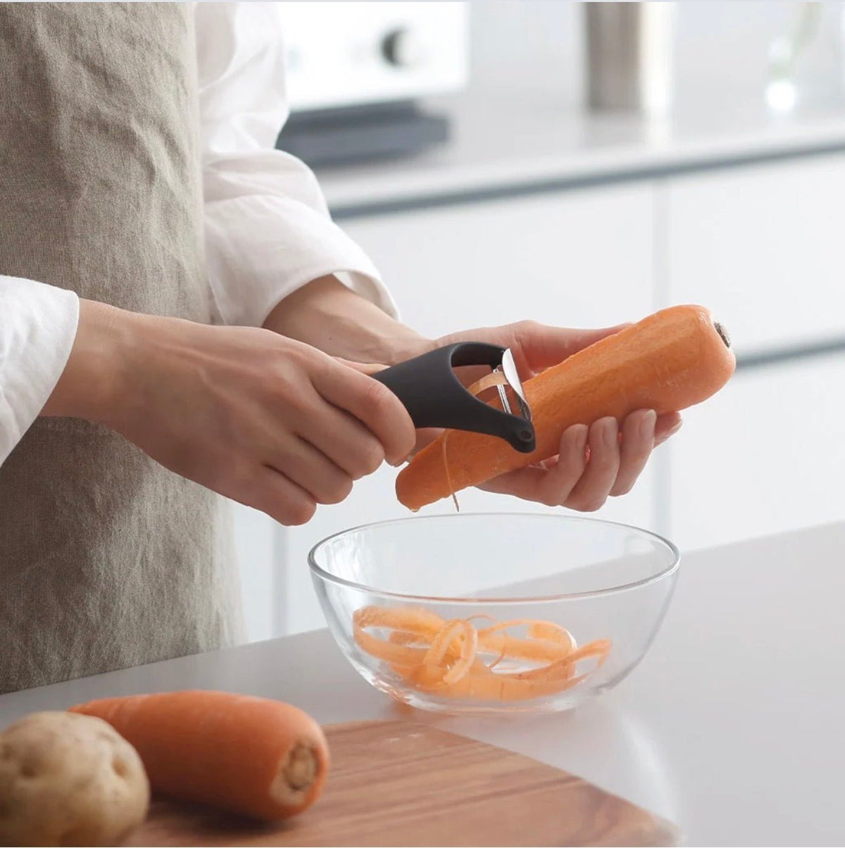 Dark Grey Frictionless Peeler - The Flower Crate