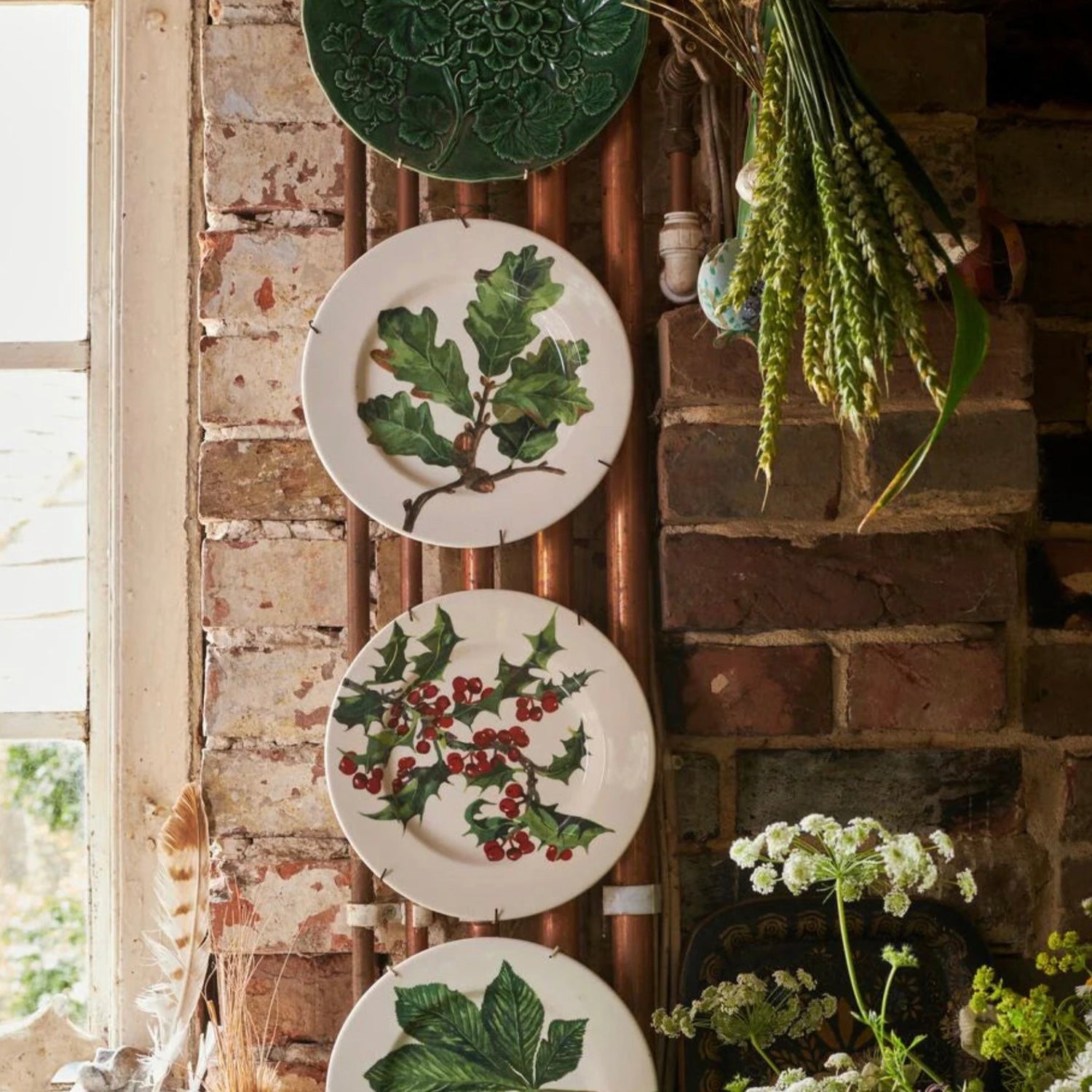 Emma Bridgewater - Oak &amp; Acorns 8 1/2” Plate - The Flower Crate
