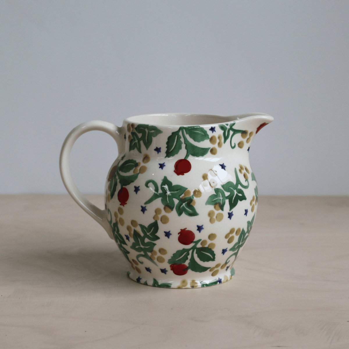 Emma Bridgewater - Rosehip &amp; Ivy 1 ½ Pint Jug - The Flower Crate