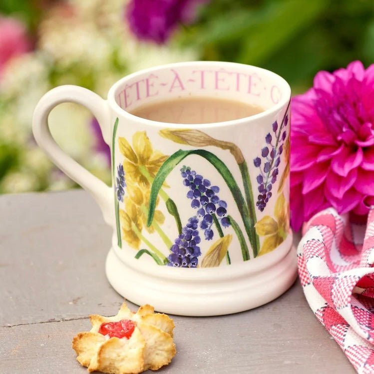 Emma Bridgewater - Tete - a - Tete &amp; Grape Hyacinth ½ Pint Mug - The Flower Crate