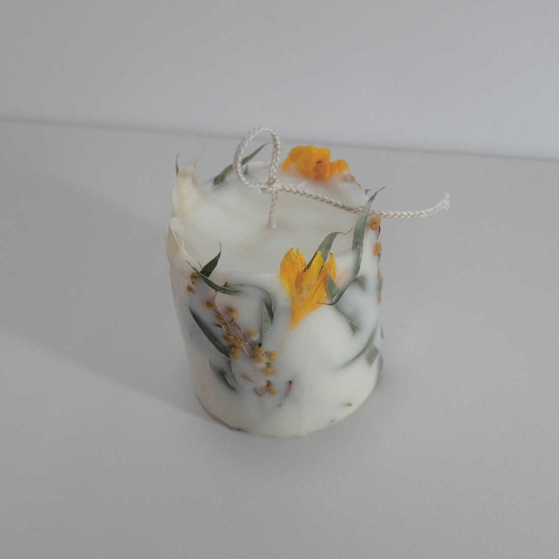 Fú Fú - Sweet Mimosa Dried Flower Candle - The Flower Crate