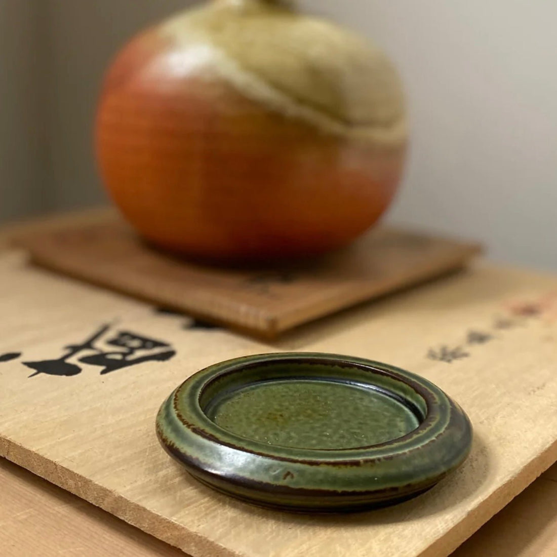 Hibi - Ceramic Round Incense Dish - The Flower Crate
