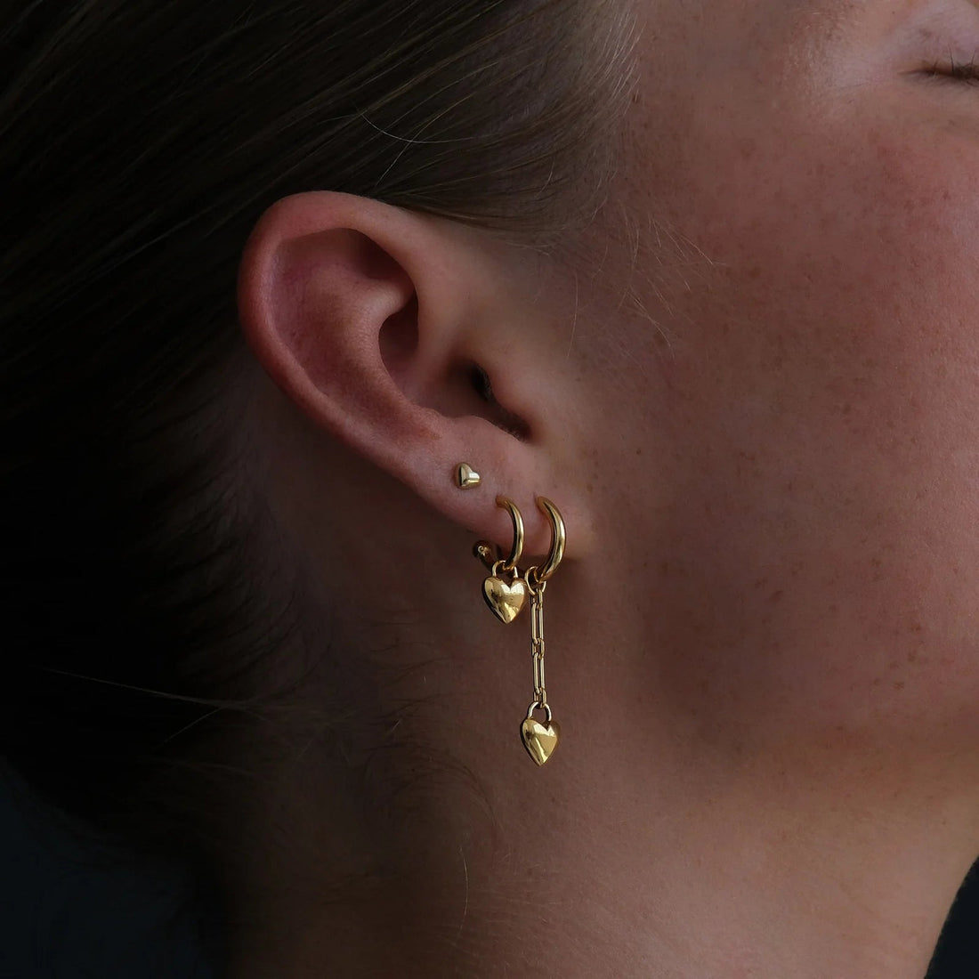 Linda Tahija - Amore Chain Huggie Earrings - The Flower Crate