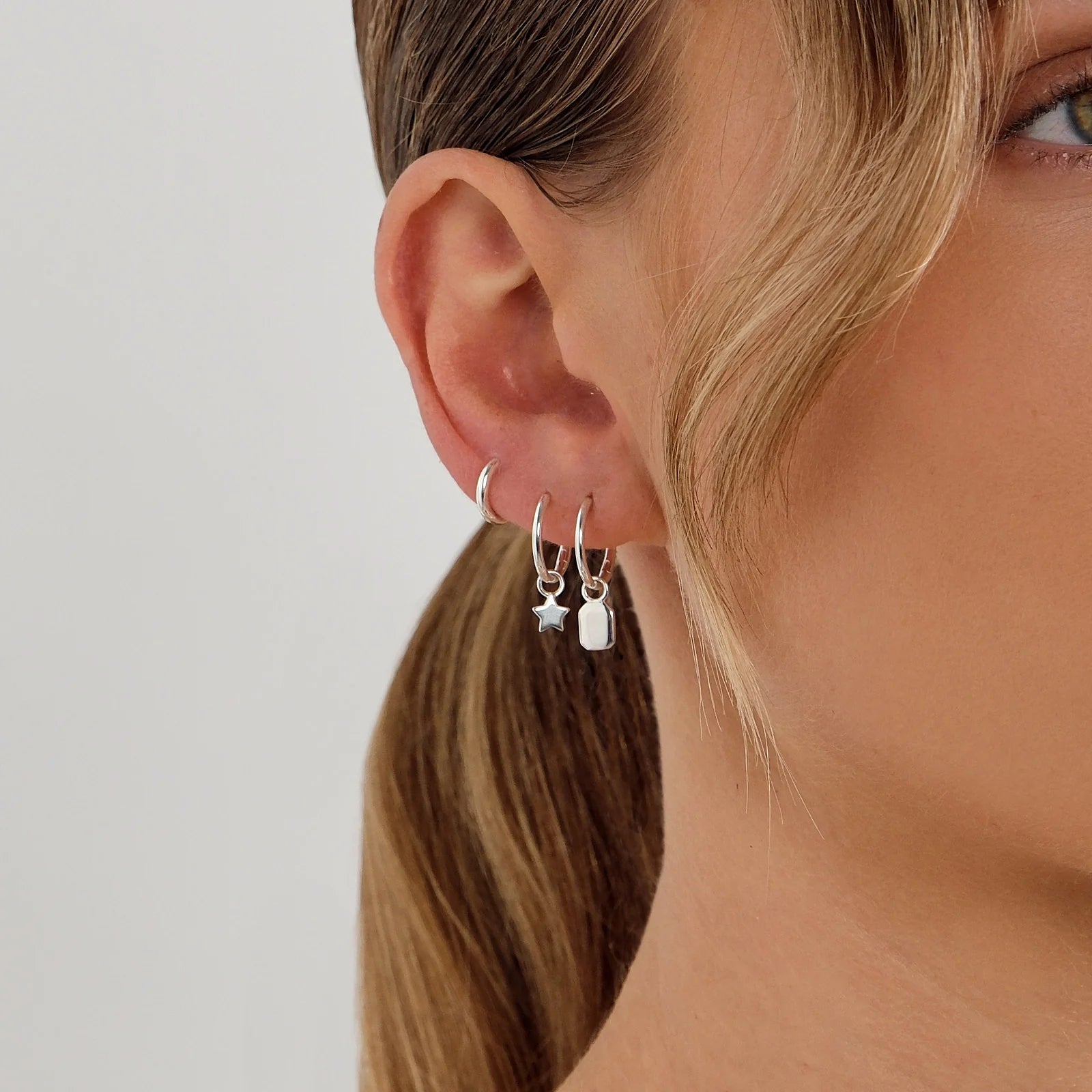 Linda Tahija - Tate Huggie Hoop Earrings - The Flower Crate