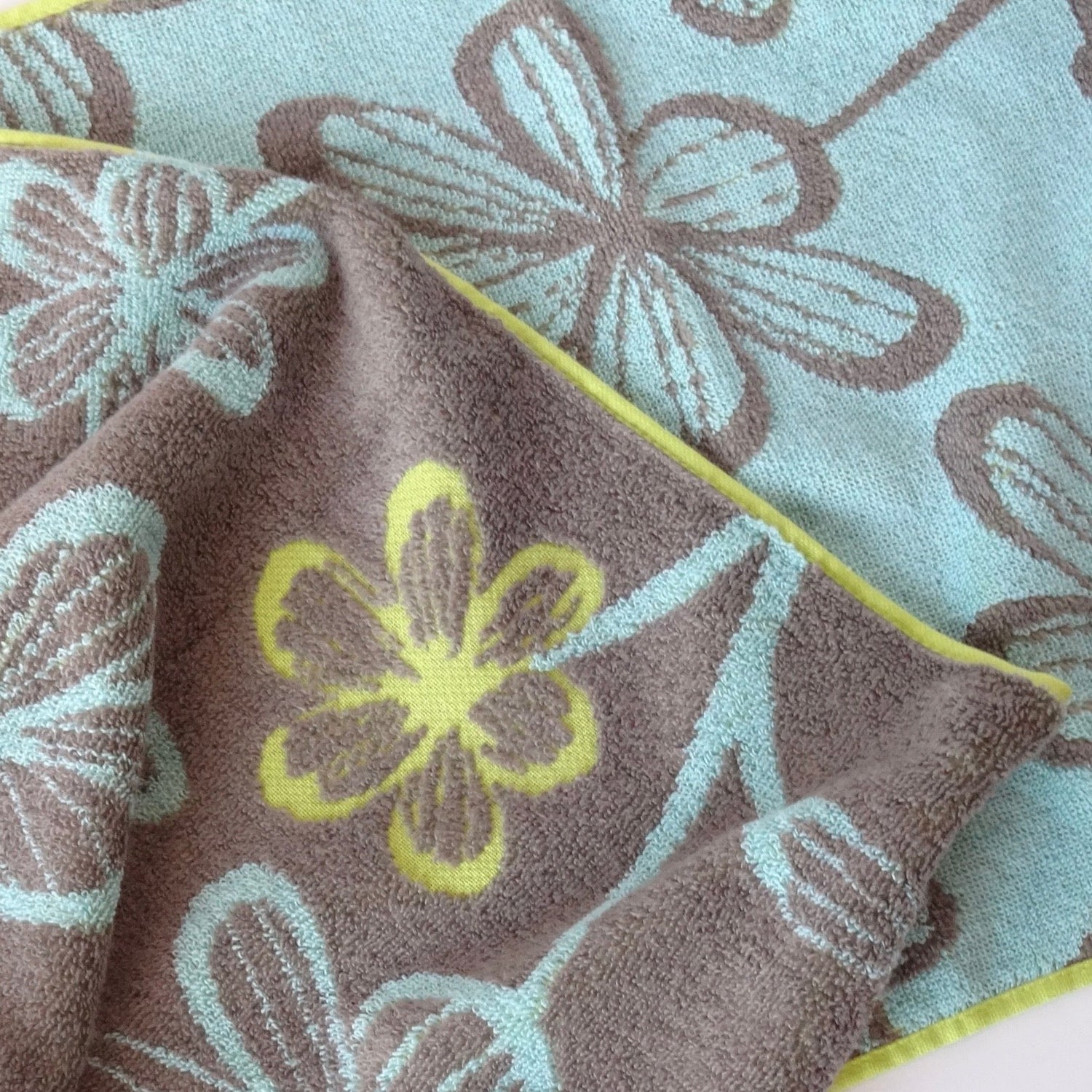 Murakami Pile - Flor Face Towel, Grey &amp; Green - The Flower Crate