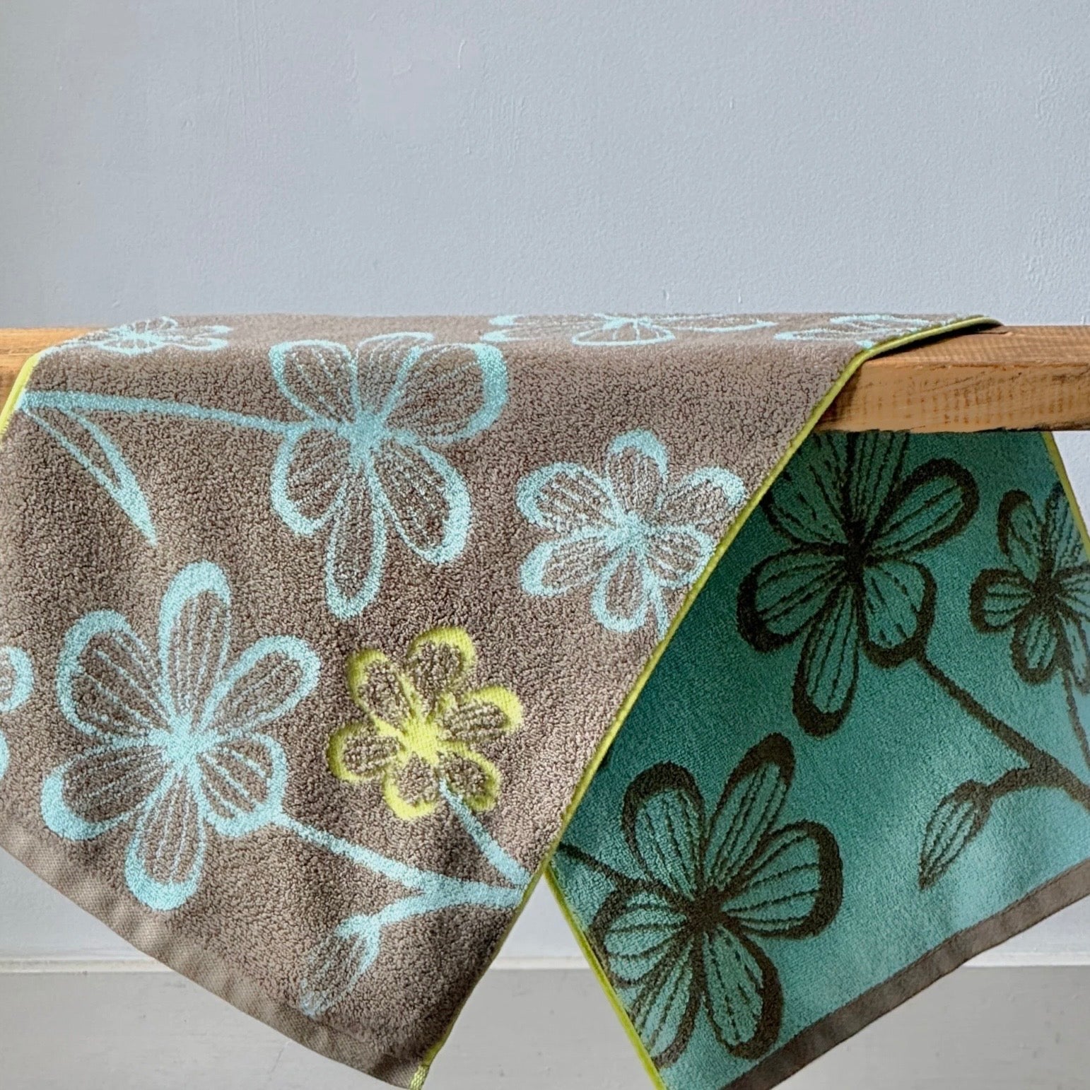 Murakami Pile - Flor Hand Towel, Grey &amp; Green - The Flower Crate