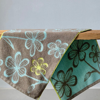 Murakami Pile - Flor Hand Towel, Grey &amp; Green - The Flower Crate