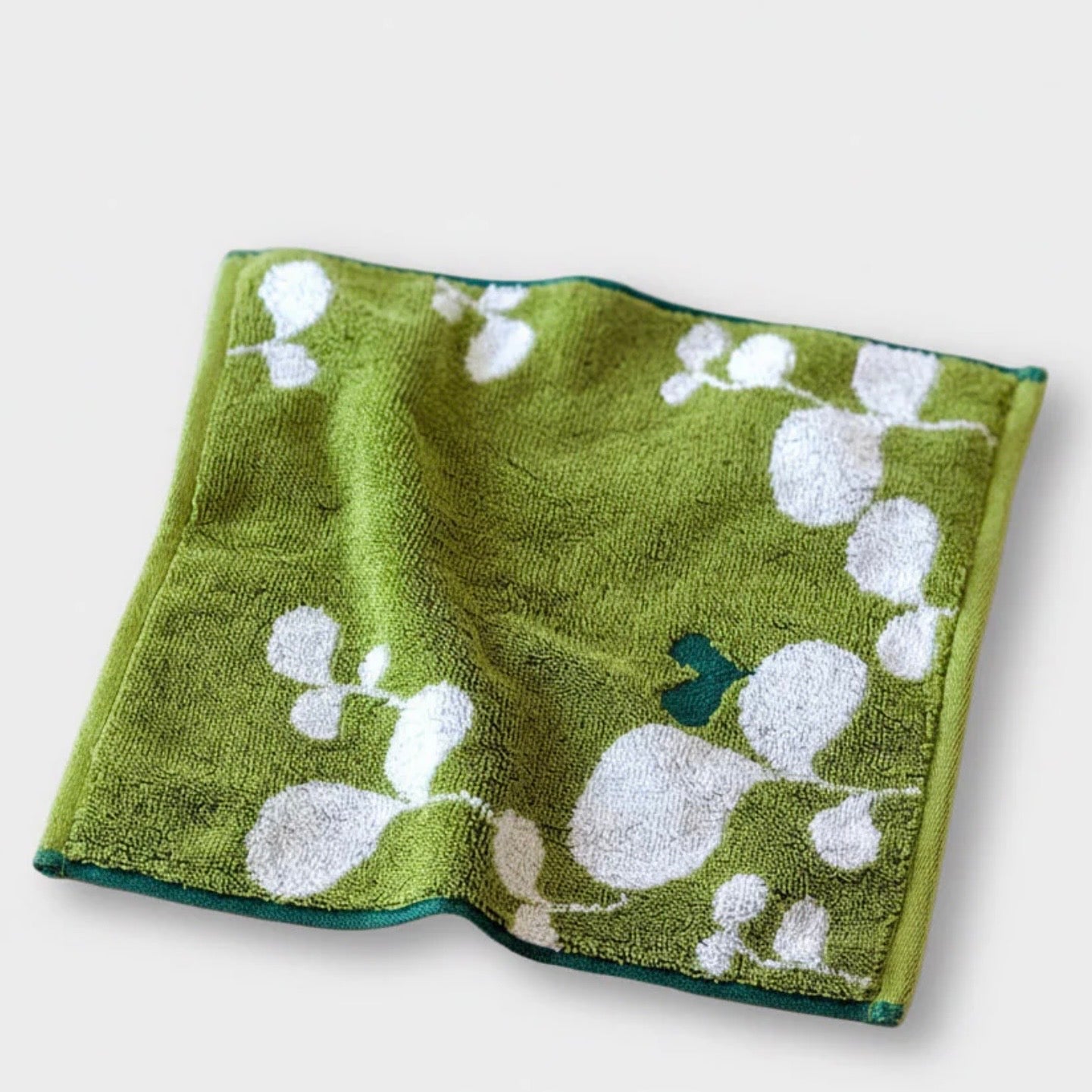 Murakami Pile - Heart Leaf Face Towel, Green - The Flower Crate