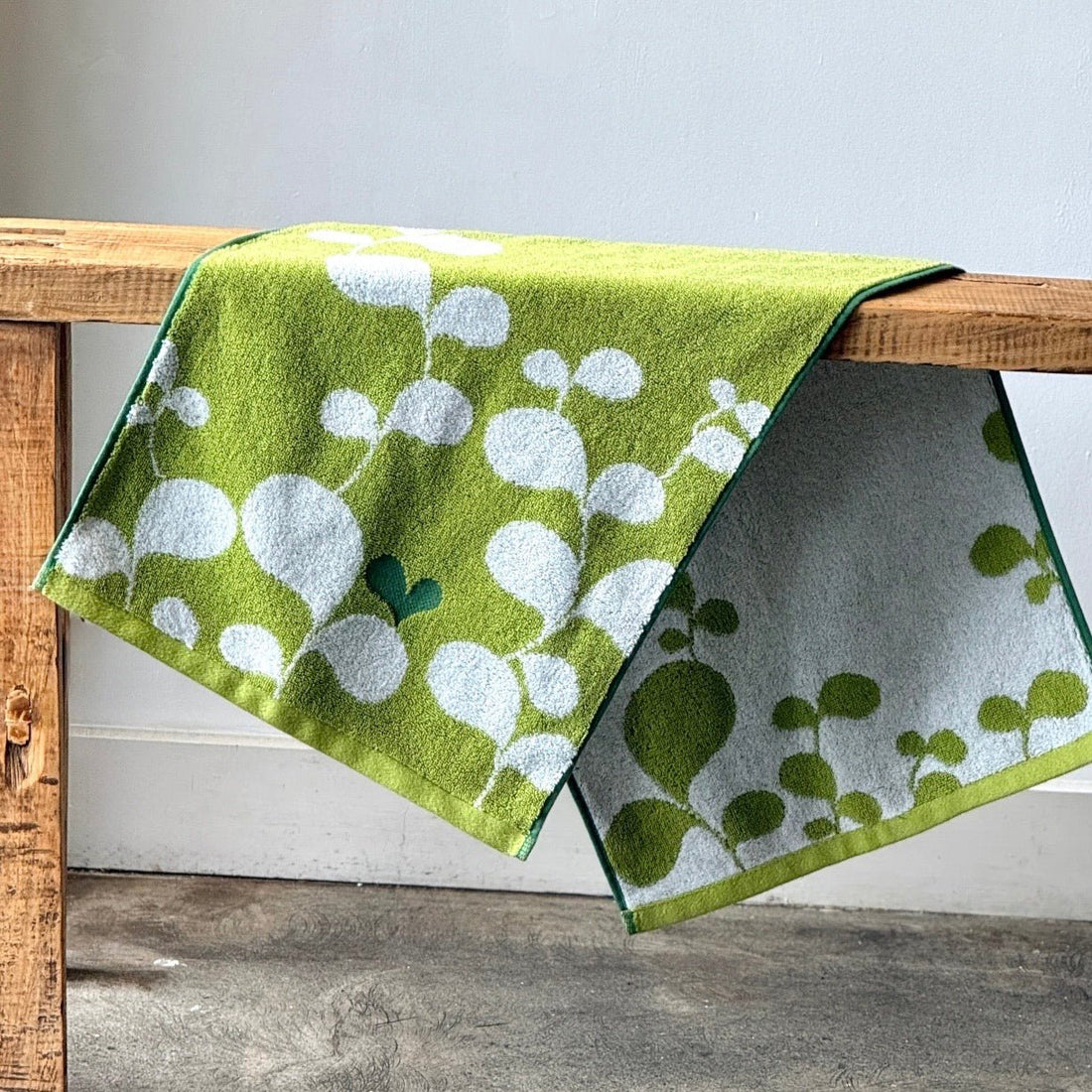Murakami Pile - Heart Leaf Hand Towel, Green - The Flower Crate