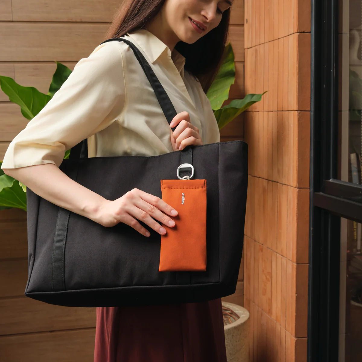 Orbitkey - Clip-On Glasses Pouch, Black - The Flower Crate