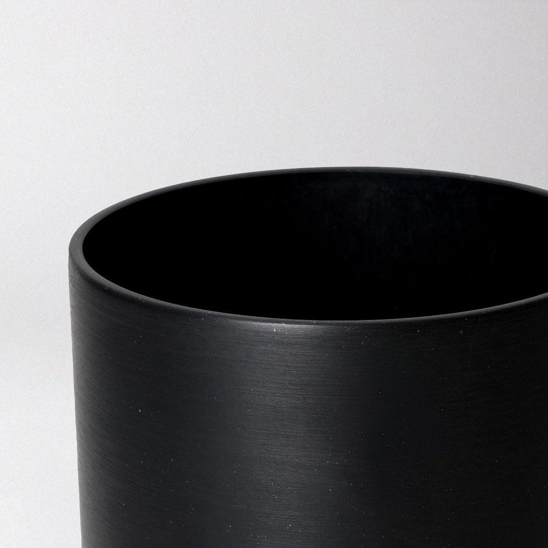 Portland Pot - Recycled Plastic, Black - The Flower Crate
