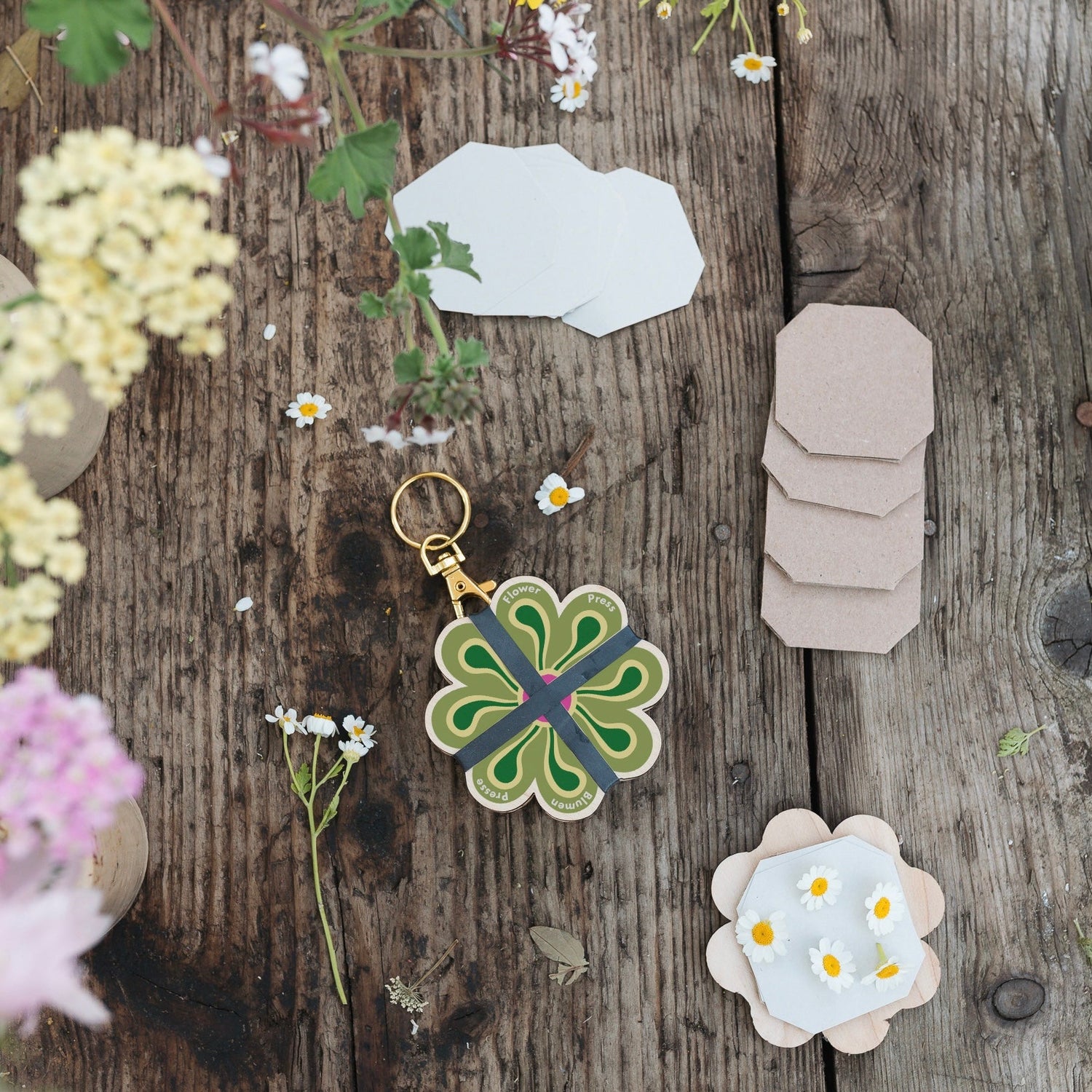 Studio Wald - Keyring Flower Press - The Flower Crate