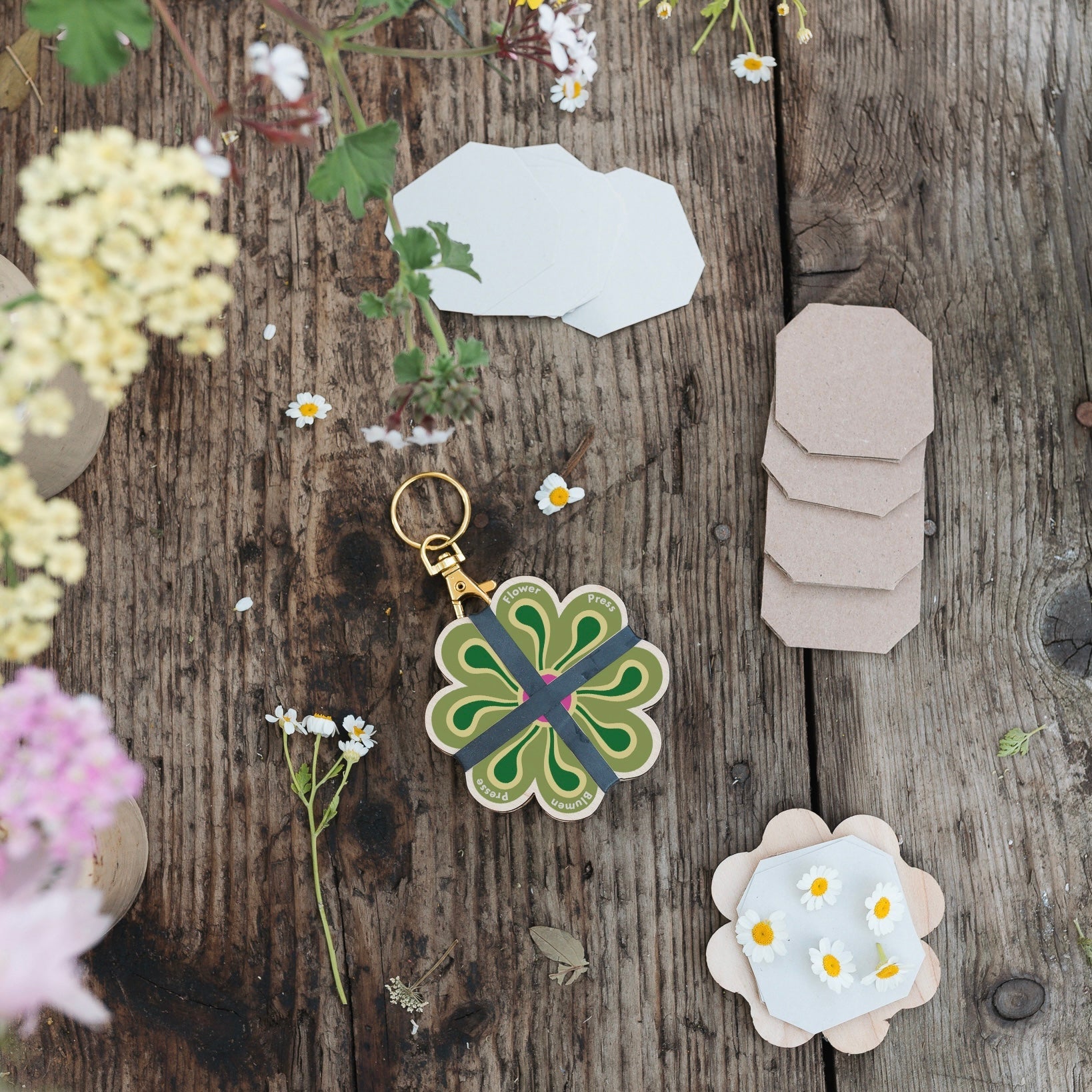 Studio Wald - Keyring Flower Press - The Flower Crate