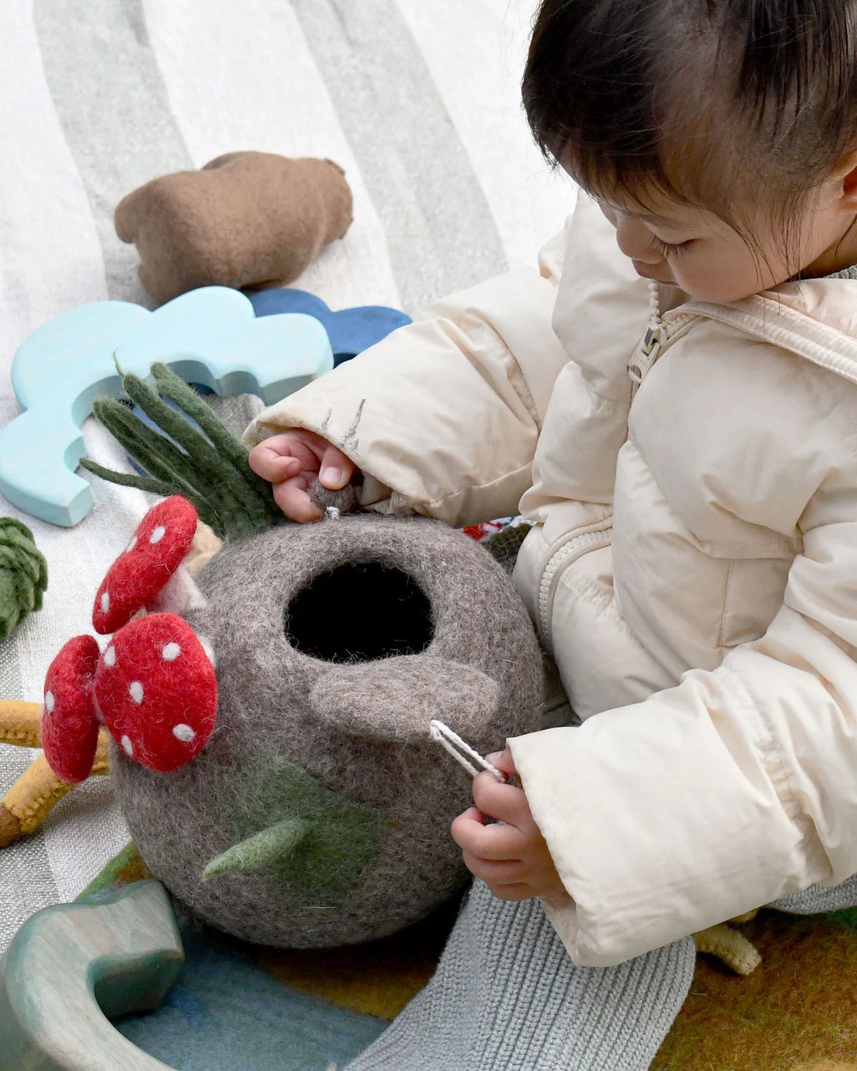 Tara Treasures - Felt Fairy Toadstool House with Bunny - The Flower Crate