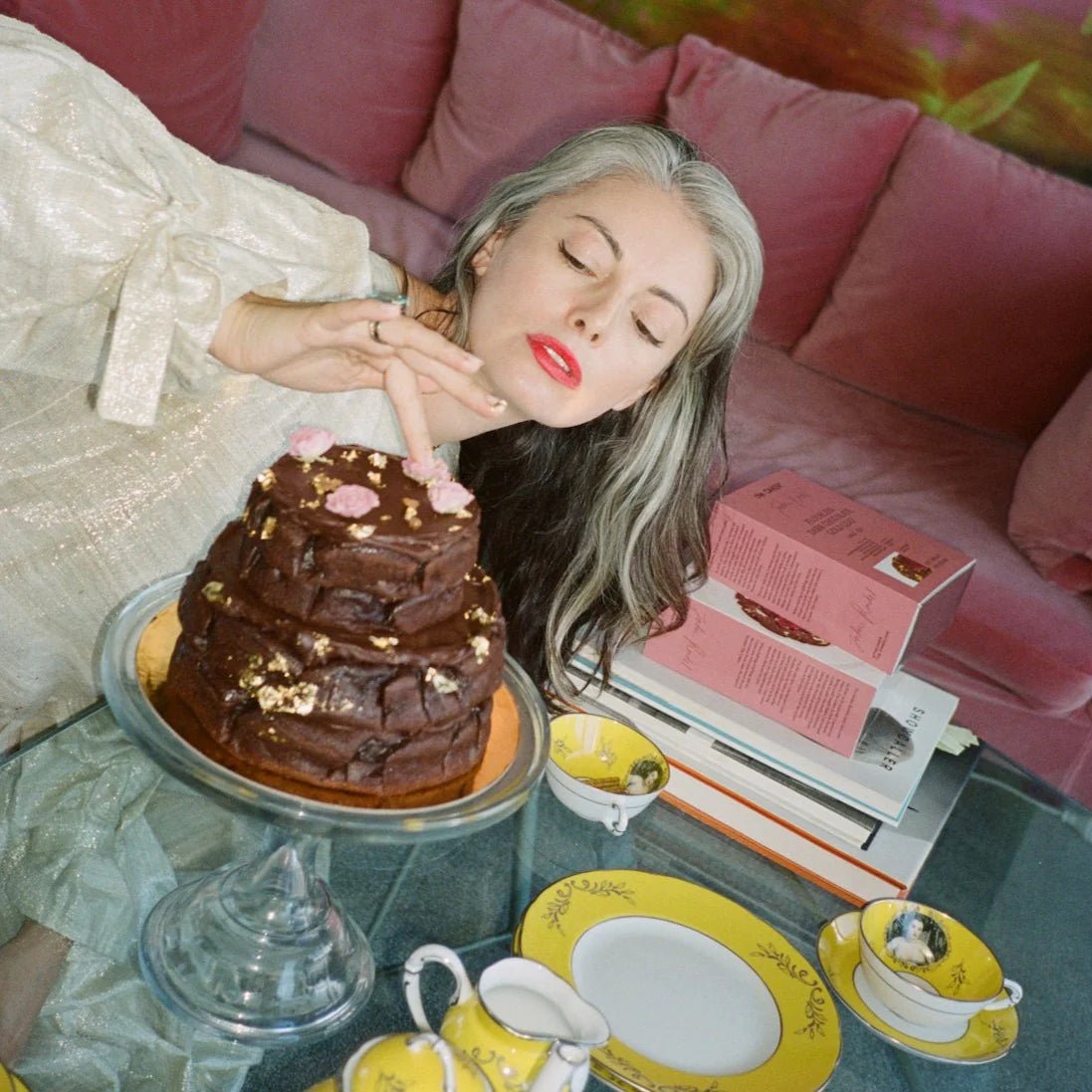 The Caker - Flourless Dark Chocolate &amp; Gold Leaf Cake Mix - The Flower Crate