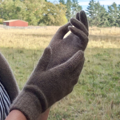 Wyld - Pihepe Gloves - The Flower Crate